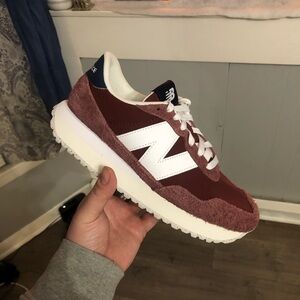 Women’s New Balance 237 Burgundy size 8